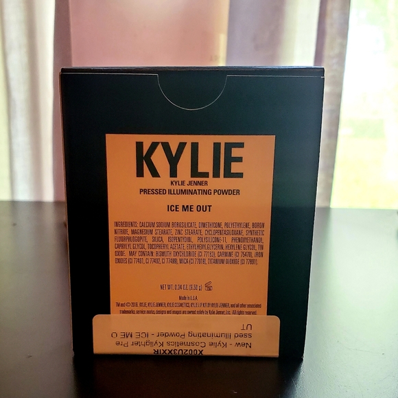 KYLIE JENNER (ICE ME OUT) ILLUMINATING POWDER - Picture 4 of 6